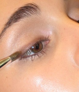 FOTO25 256x3001 Paso a paso de un maquillaje de Primavera con Junior Cedeño para Dior y su nueva BB Cream